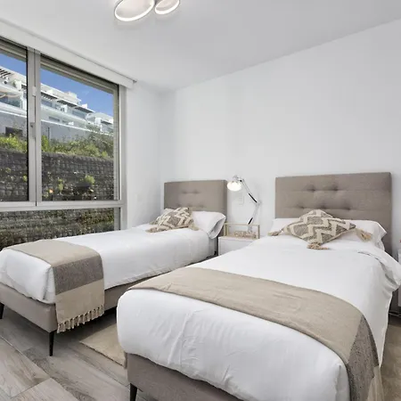 Semesterbostad Vivi Homes - Sonrisa Pool, Terrace, Golf & Estepona
